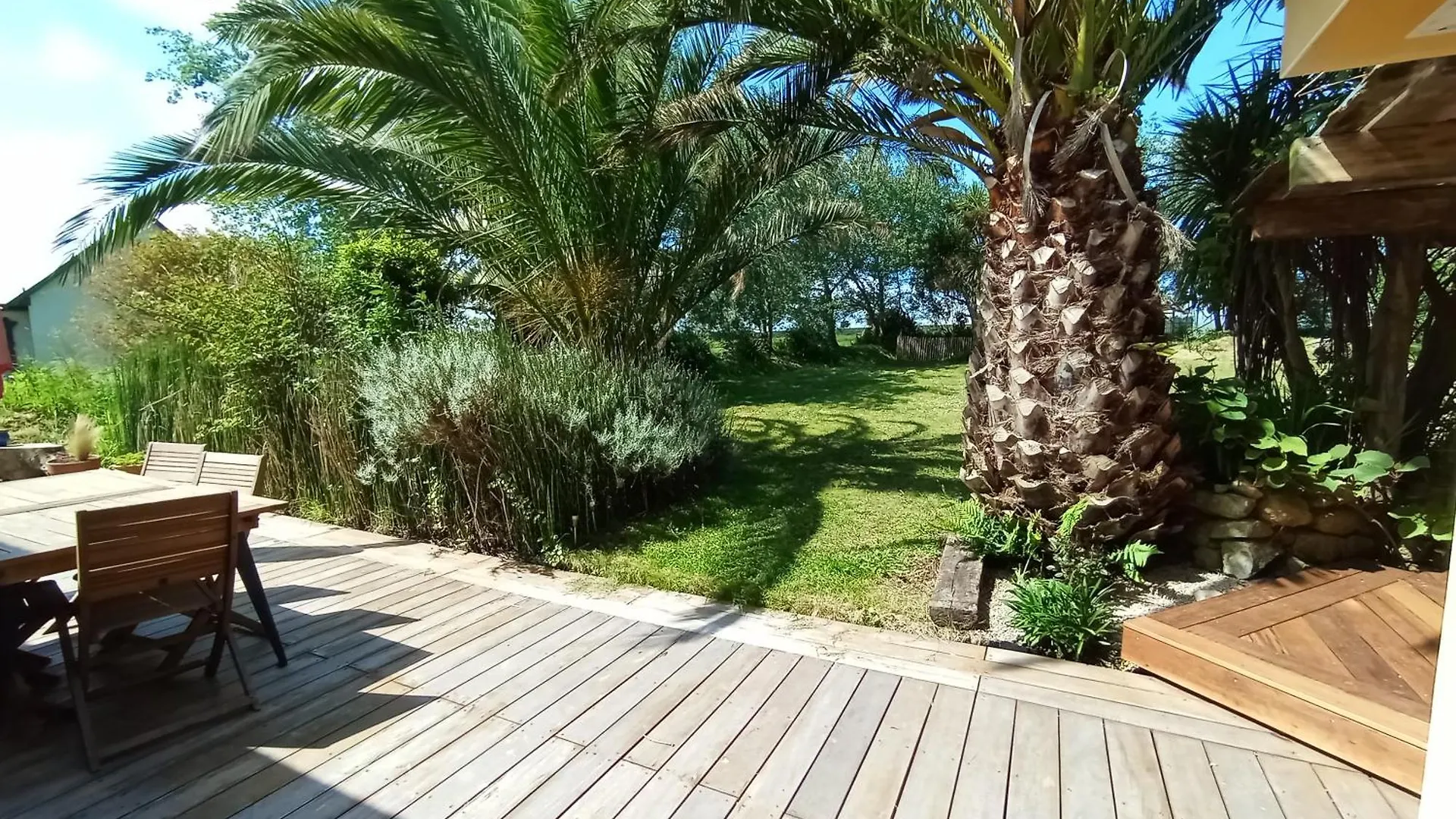 Evasion Exotique A 700 Metres De La Plage Plouescat
